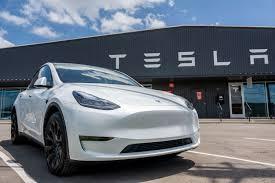 Tesla’s Surprise Cash Surge Fuels Bold Bet on Robotaxis and Humanoid Robots
