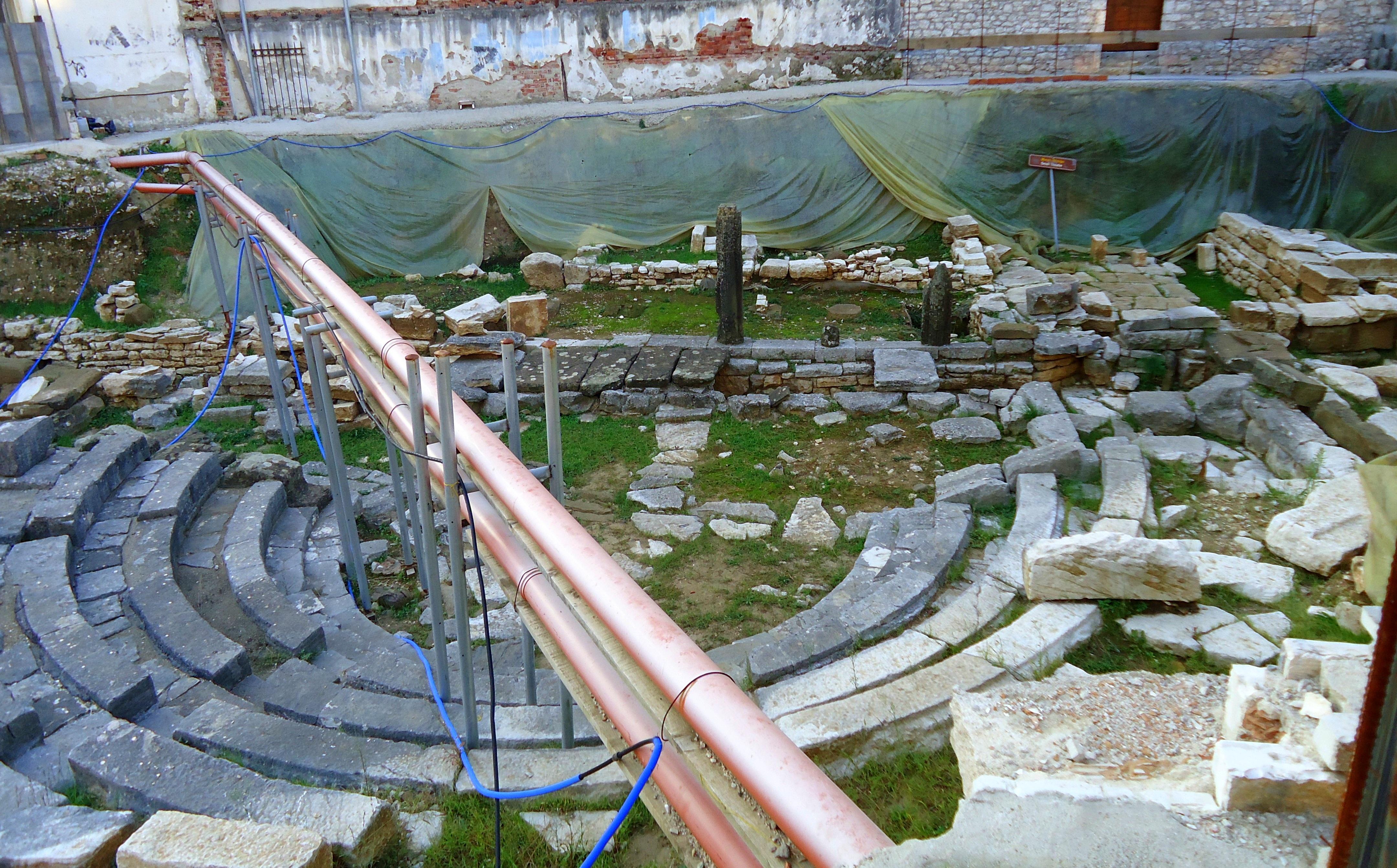 Genetic Links Between Ancient Corinth and Its Colony Amvrakia Revealed by Ancient DNA