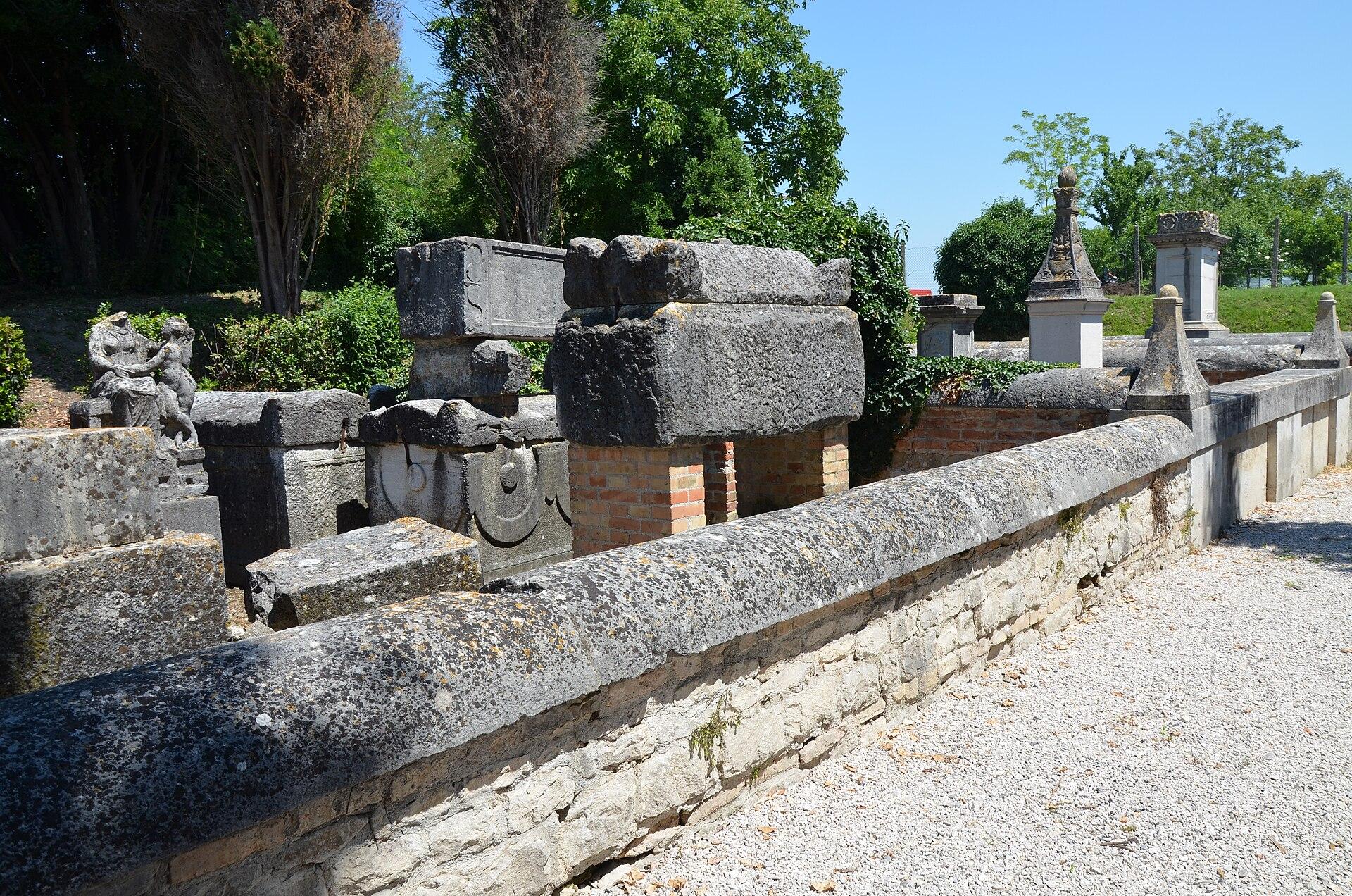 Histological Study of Cremated Human Remains from the Imperial Roman Necropolis of La Cona