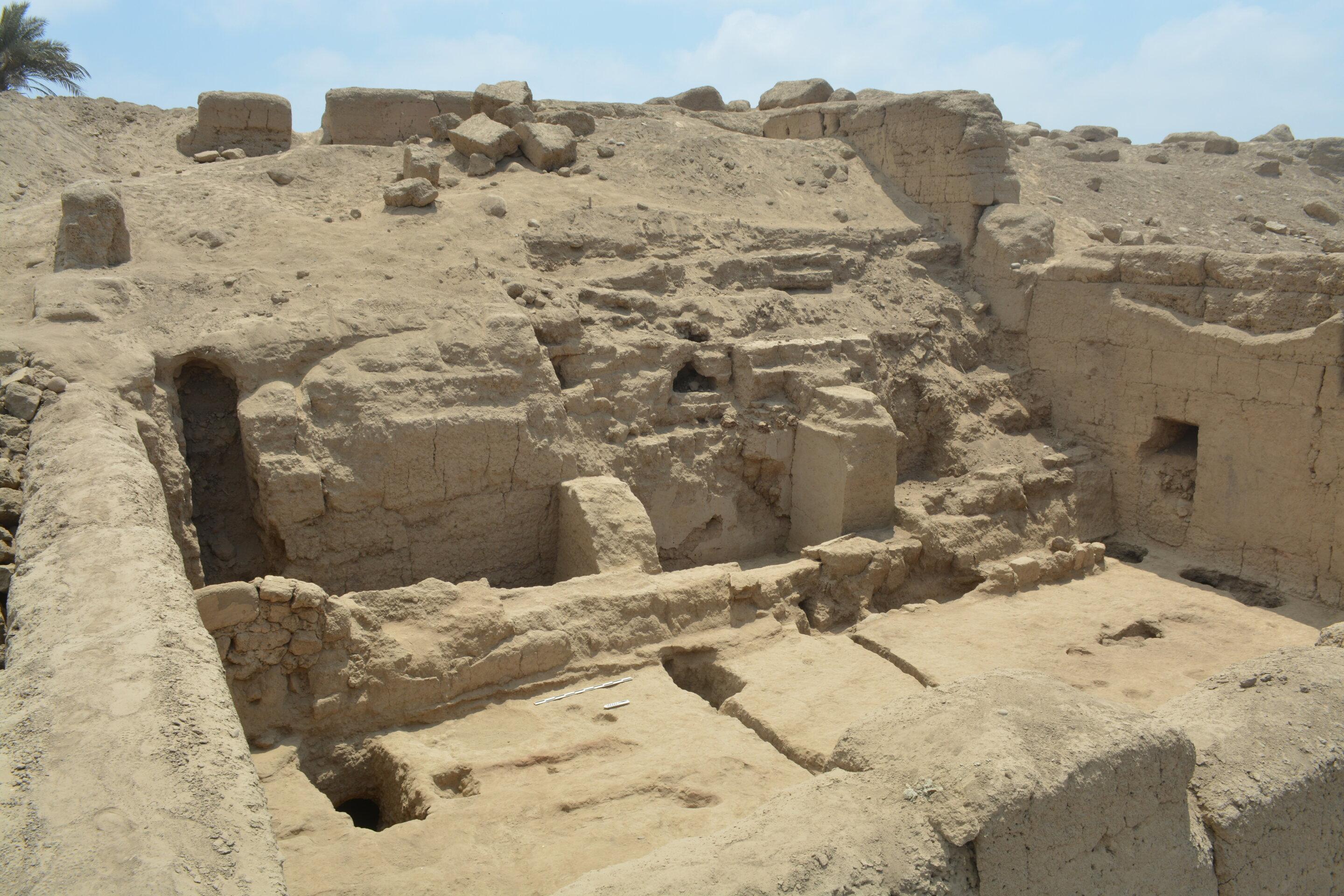 Ancient DNA Uncovers Pre-Inca Coastal Migration and a Kin-Based Family Ossuary in Chincha, Peru