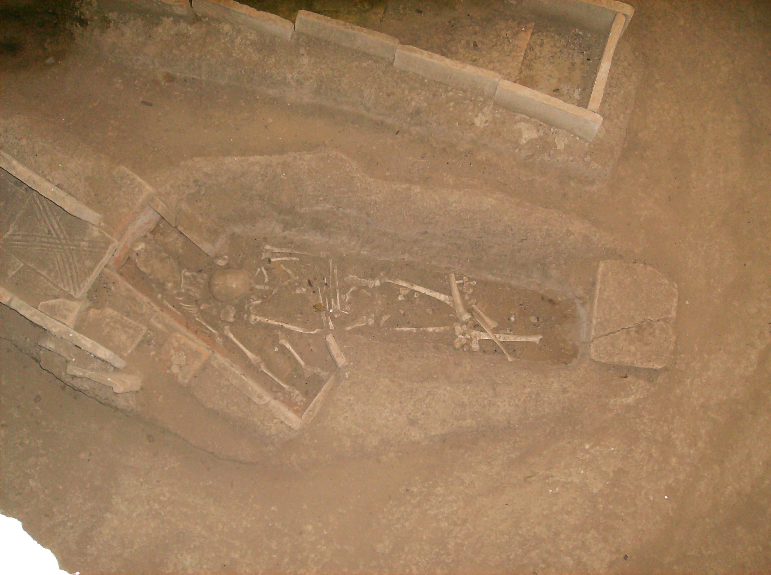 Genomic Evidence for Changing Close‑Kin Marriage across the Roman Empire