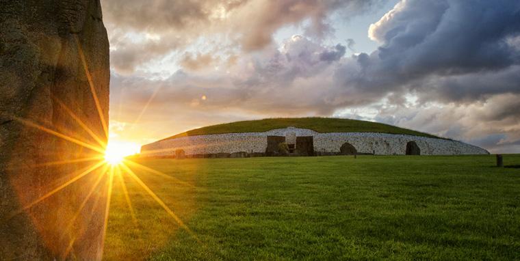 Neolithic Irish Kinship: Social and Genetic Insights