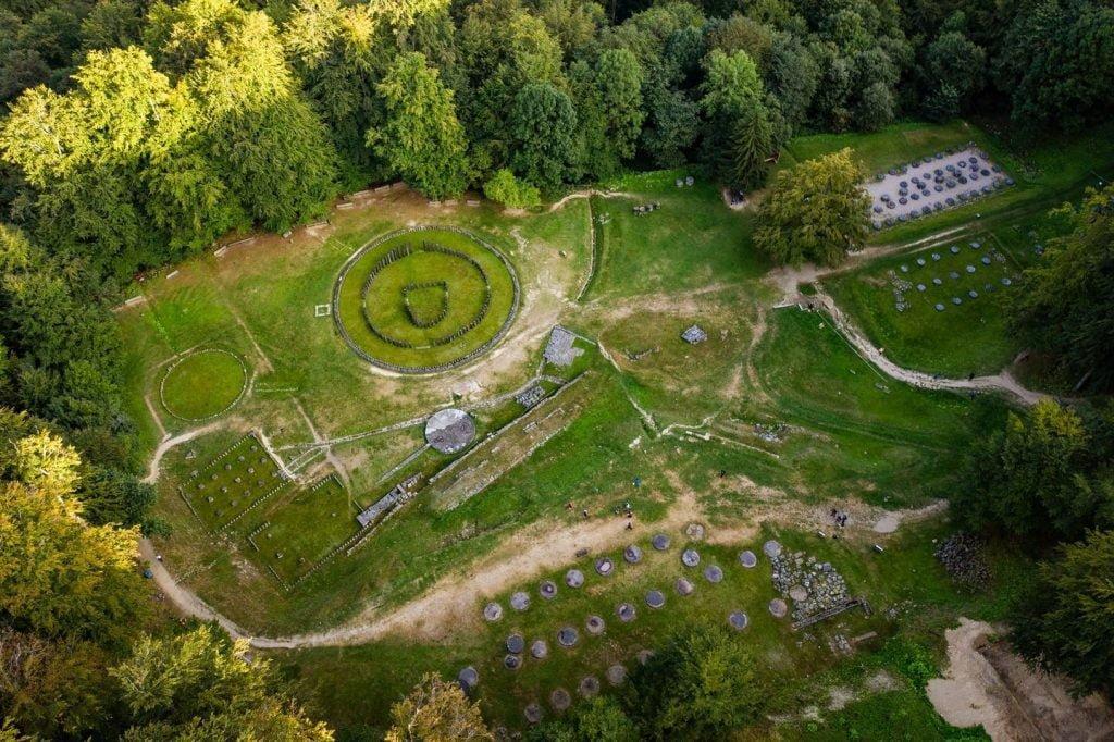 Sex‑Biased Genetic Mixing on Rome’s Dacian Frontier