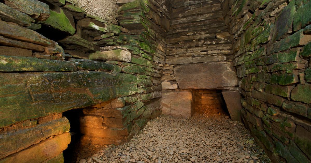 Kinship, Tomb-Building and Community Connections in Neolithic Northern Scotland