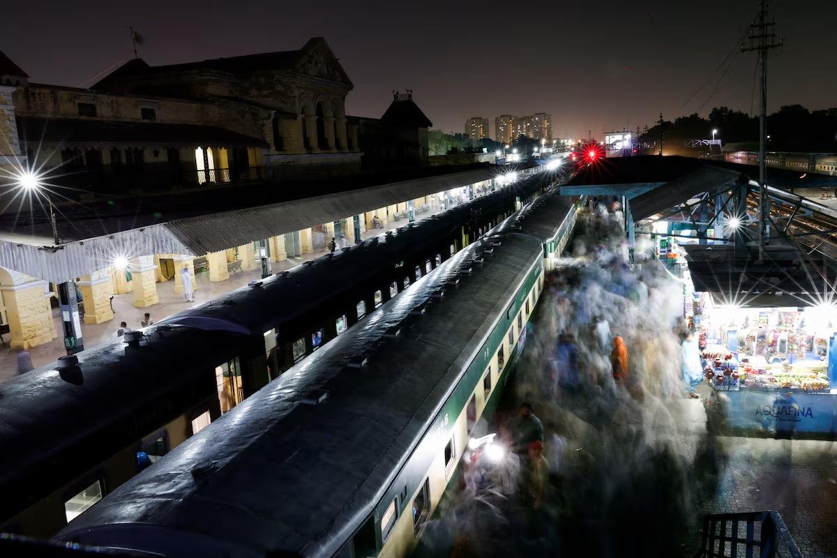ADB Steps In to Fund Urgent Pakistan Rail Upgrade Amid Chinese Financing Delays